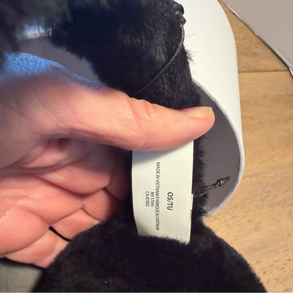 NWT UGG Shearling and Leather Monogram Suede Black Earmuffs - Picture 7 of 16